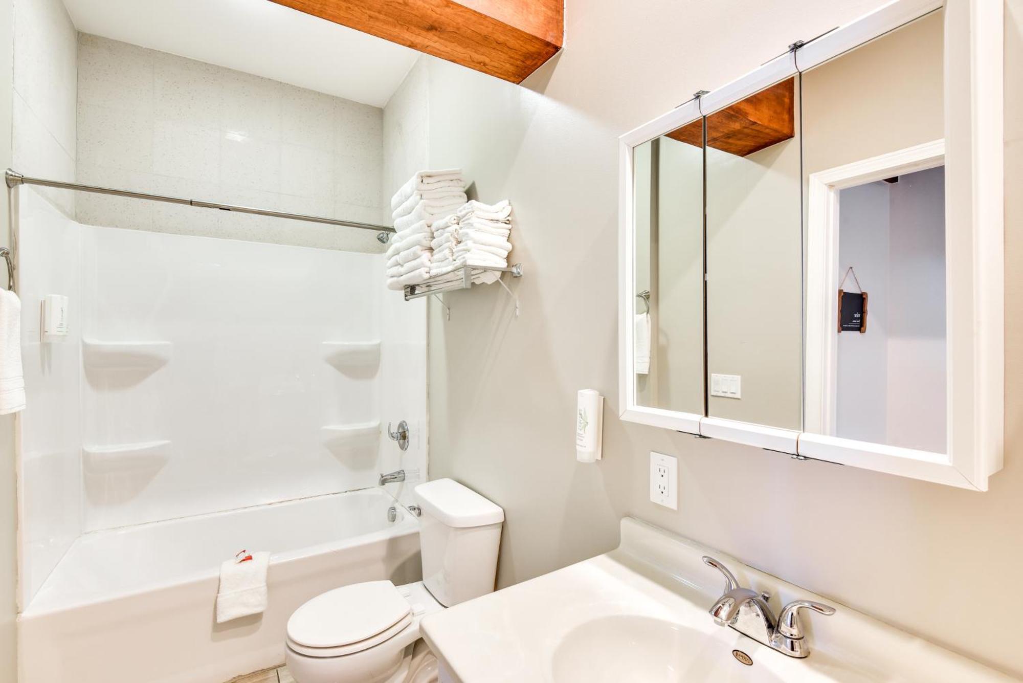 Cozy Sawyer Apartment - 5 Min To Warren Dunes Park المظهر الخارجي الصورة